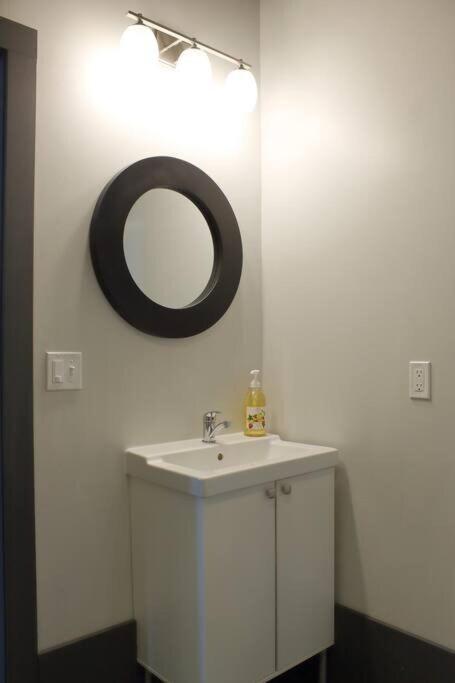 Suite #B, Industrial Styling, Ac Halifax Extérieur photo